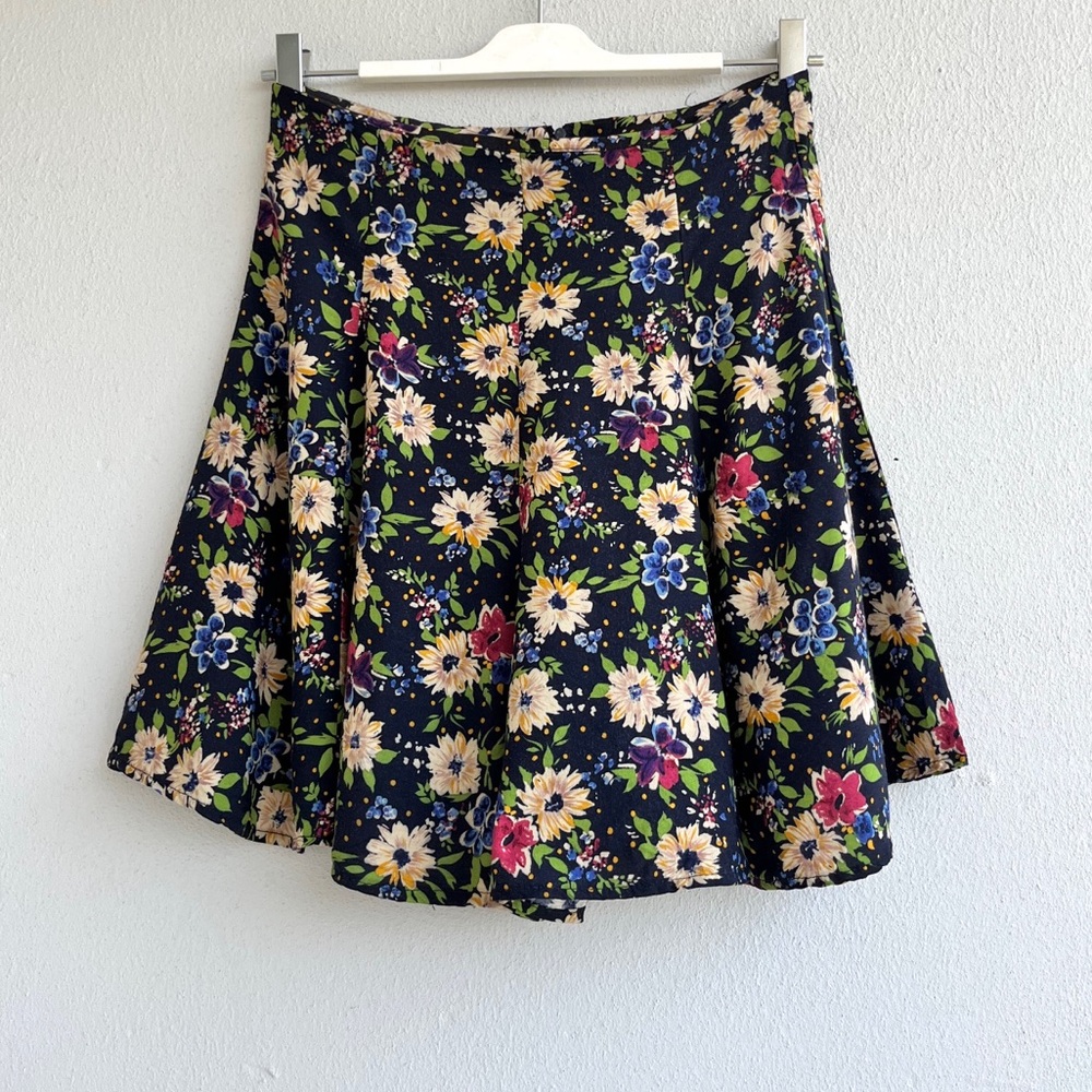 Vintage | Flowy Floral Shorts